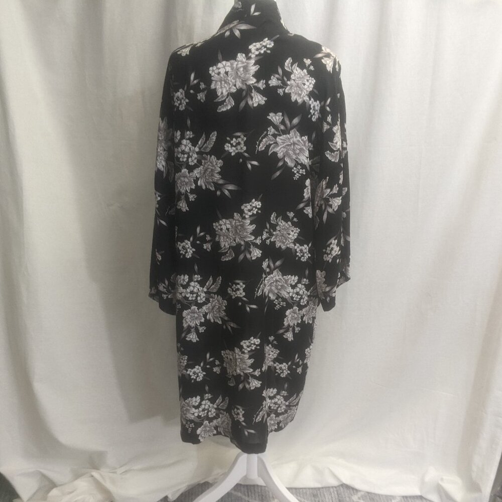 Spiritual Gangster *One Size Maya Kimono in Black Floral - Picture 3 of 16